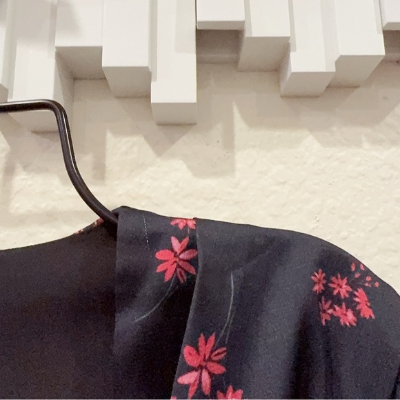 Keepsake Infinity Long Sleeve Wrap Blouse Top with tie Black Ditsy Size M NWT - Picture 5 of 8